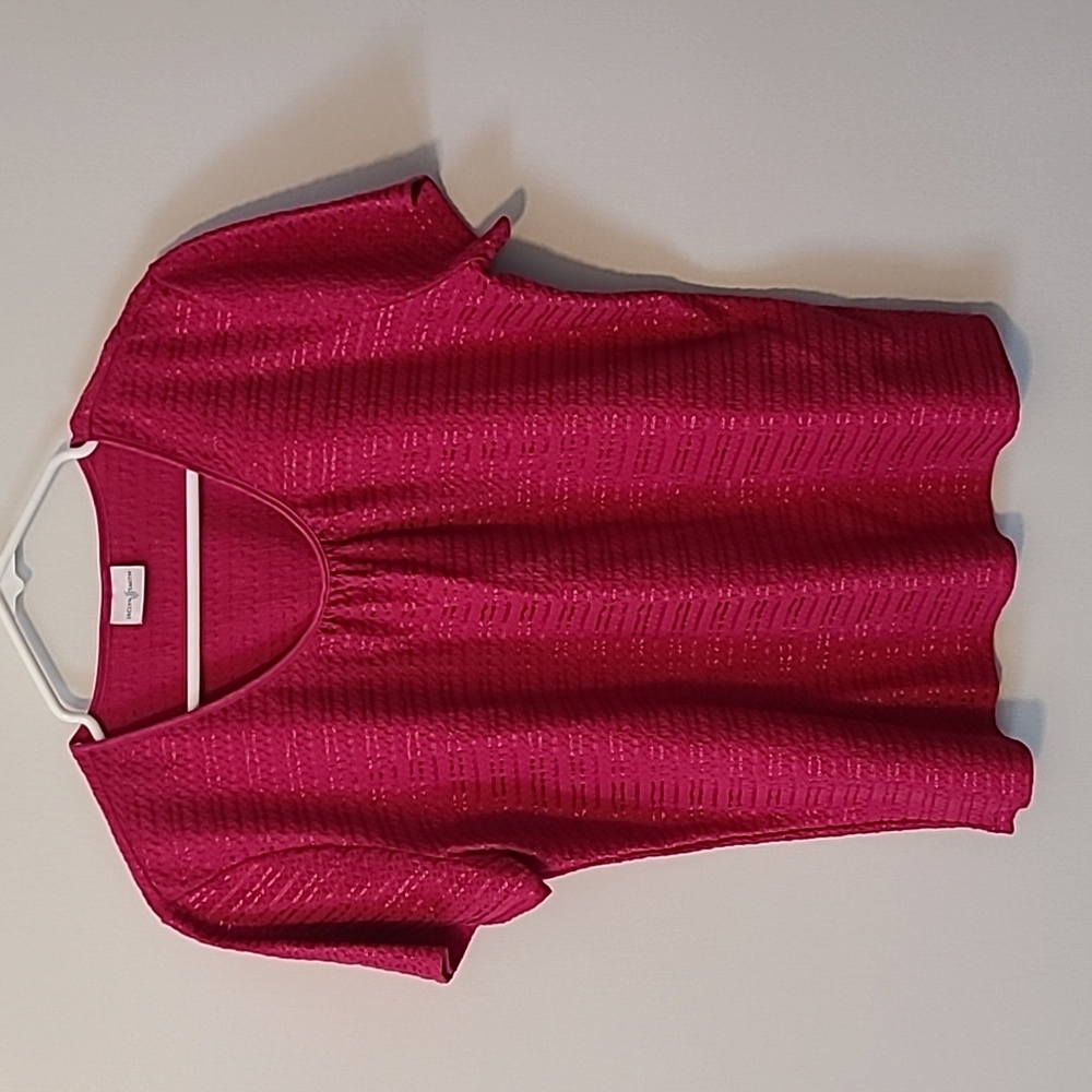 Jaclyn Smith pink top
